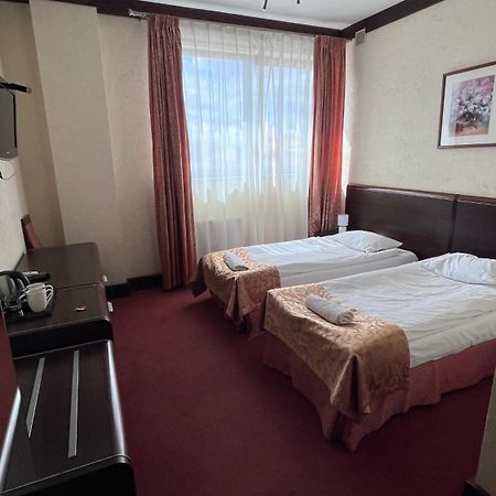 Neptun Hotell Legnica Eksteriør bilde