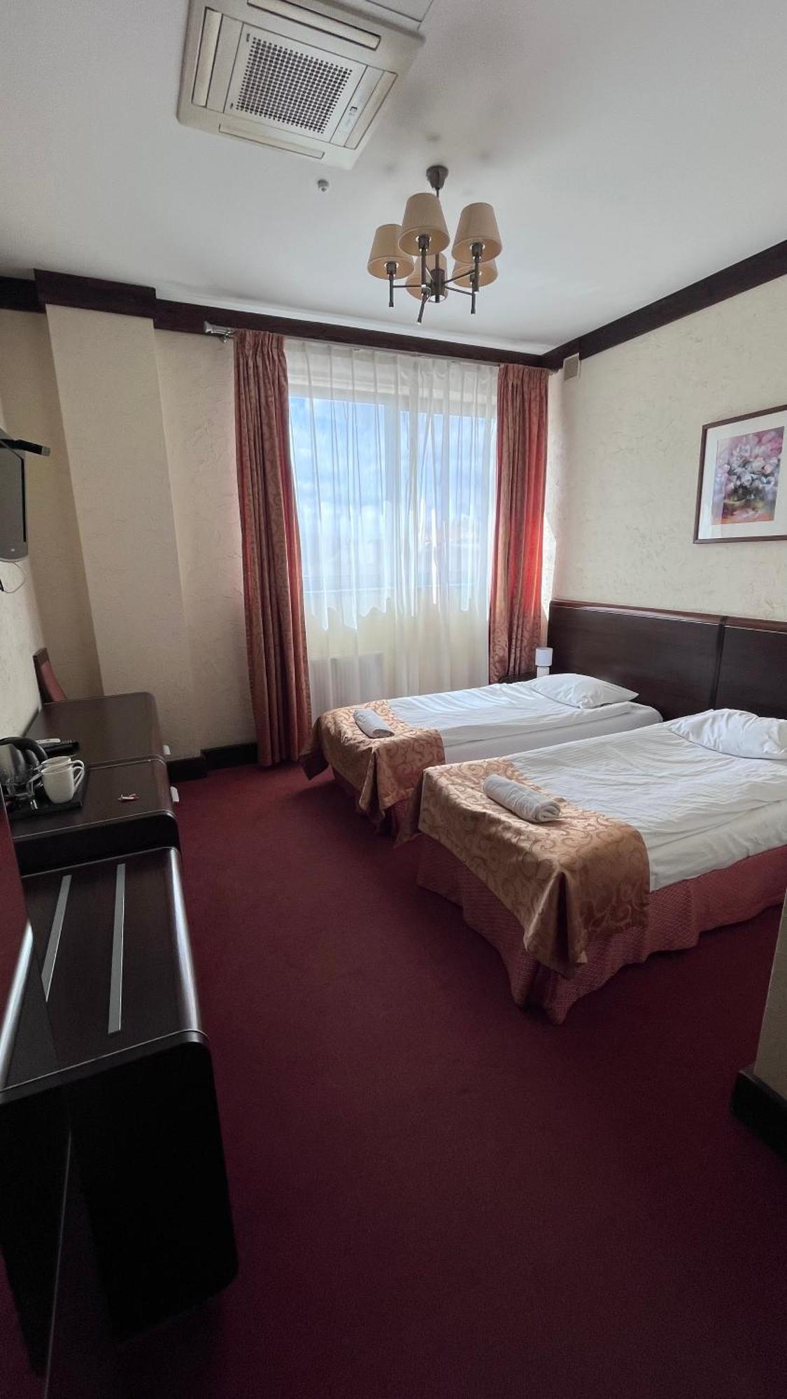 Neptun Hotell Legnica Eksteriør bilde